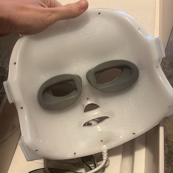 LED mask - Picture 2 of 4